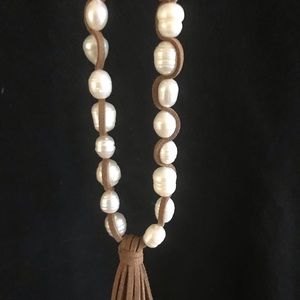 Freshwater Pearl Necklace with Leather